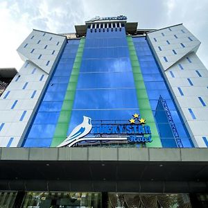 Lucky Star Hotel