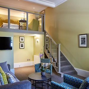 54 Queen's Gate Hotel